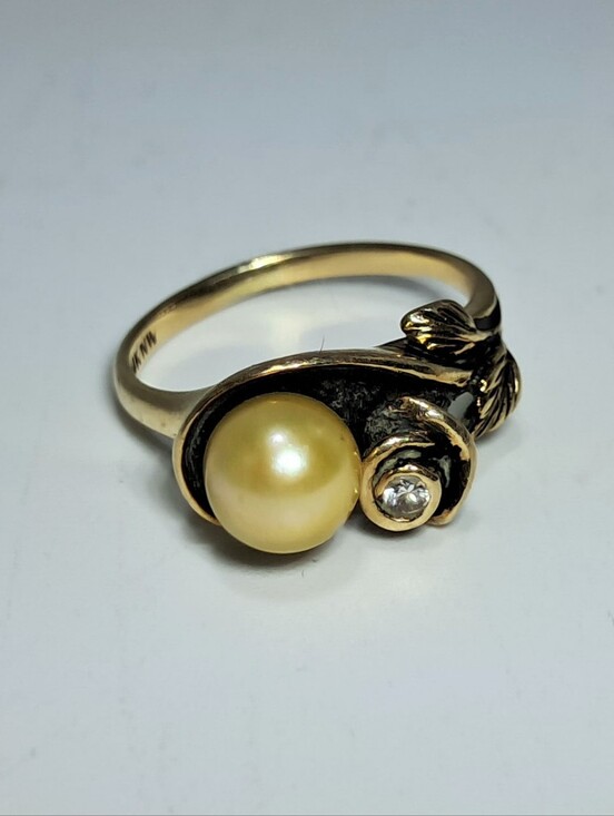 Jewelry - Vintage 14K Yellow Gold Cultured Pearl & Diamond Accent Leaf Ring Size 5.5